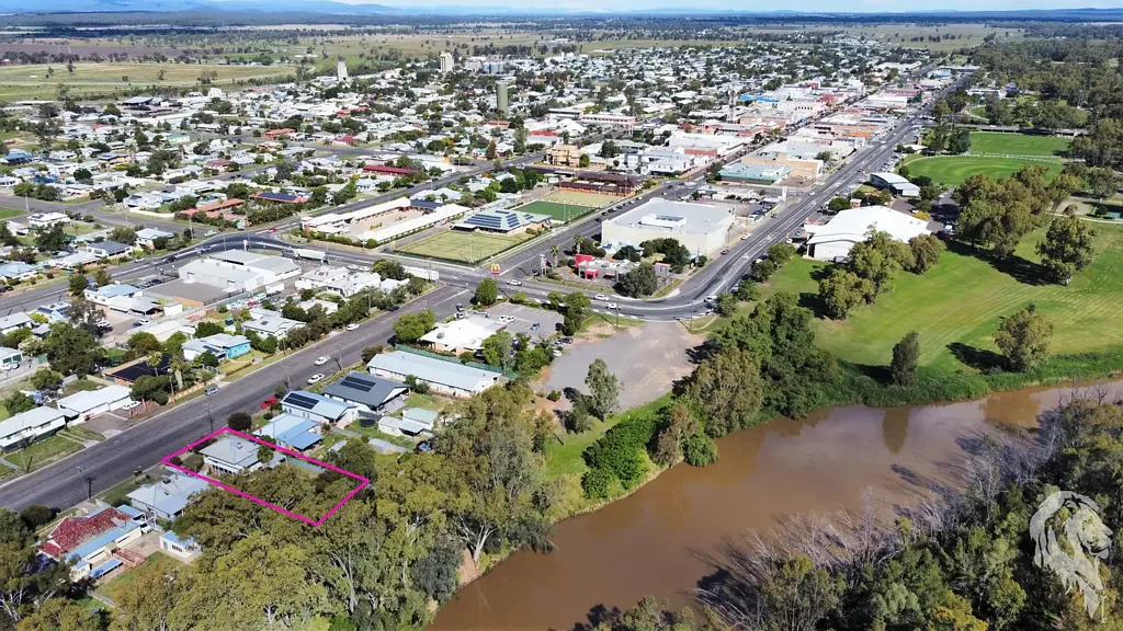 Narrabri 3ਬੈੱਡਰੂਮ MAIN STREET LIVING WITH RIVER FRONTAGE