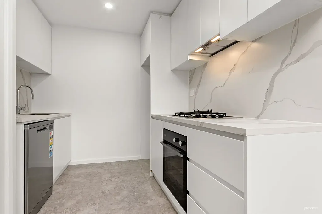 EXQUISITE BRAND NEW SPACIOUS APARTMENT – OFFERING STUNNING VIEWS WITH CENTRAL AND ROOFTOP LEISURE AREAS
