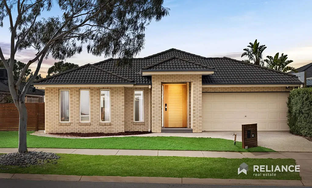 Point Cook 4房 742平方米的Sanctuary Lakes极致生活方式——宽敞、时尚与泳池奢华 The Ultimate Sanctuary Lakes Lifestyle on 742m² – Space, Style & Poolside Luxury