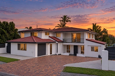 Runcorn 4房 三合一住宅：多功能布局，适合大家庭、居家办公和额外收入 3 Homes In 1: Versatile Layout for Extended Family, Home Business & Extra Income