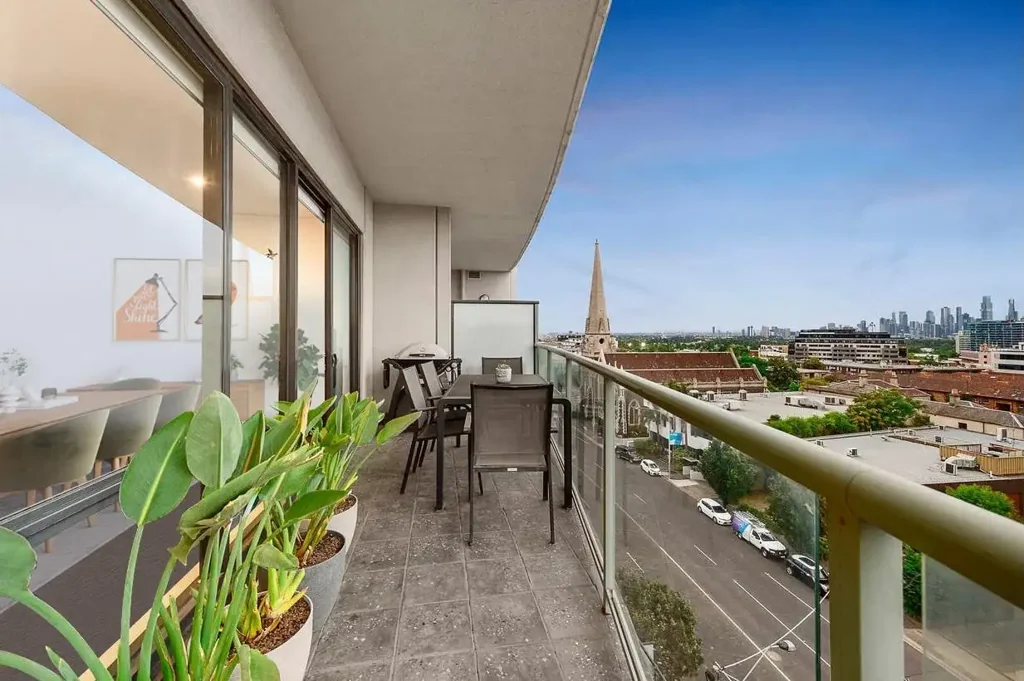 St Kilda 2chambre PRICE REDUCTION: Sky-High St Kilda Living with 180° Views
