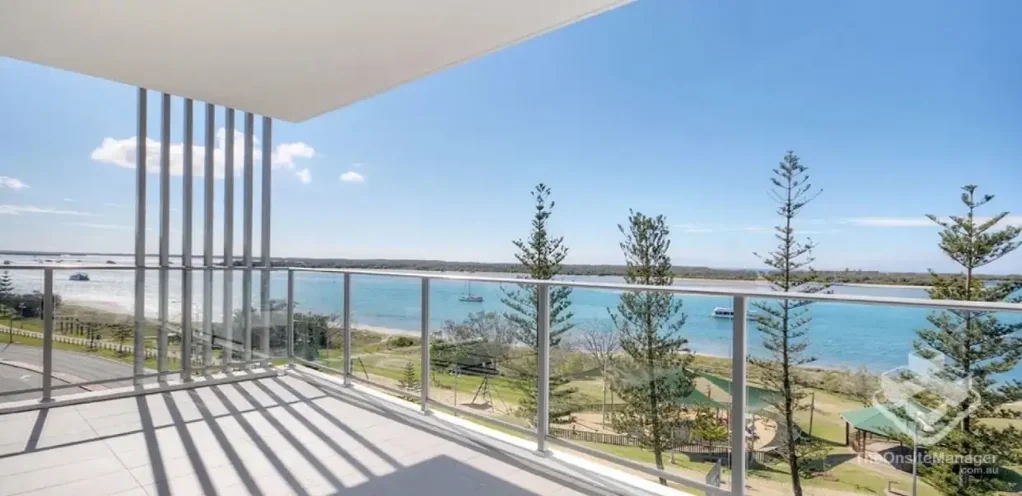 Stunning Broadwater Apartment