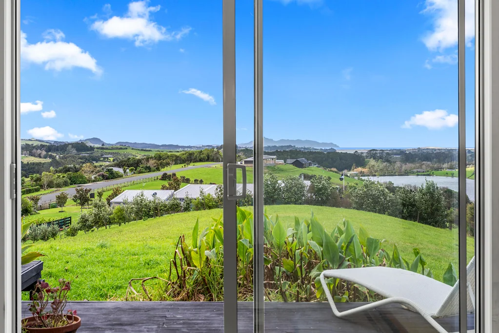 Mangawhai 3Habitaciones Elevated Living with Lake-to-Ocean Views