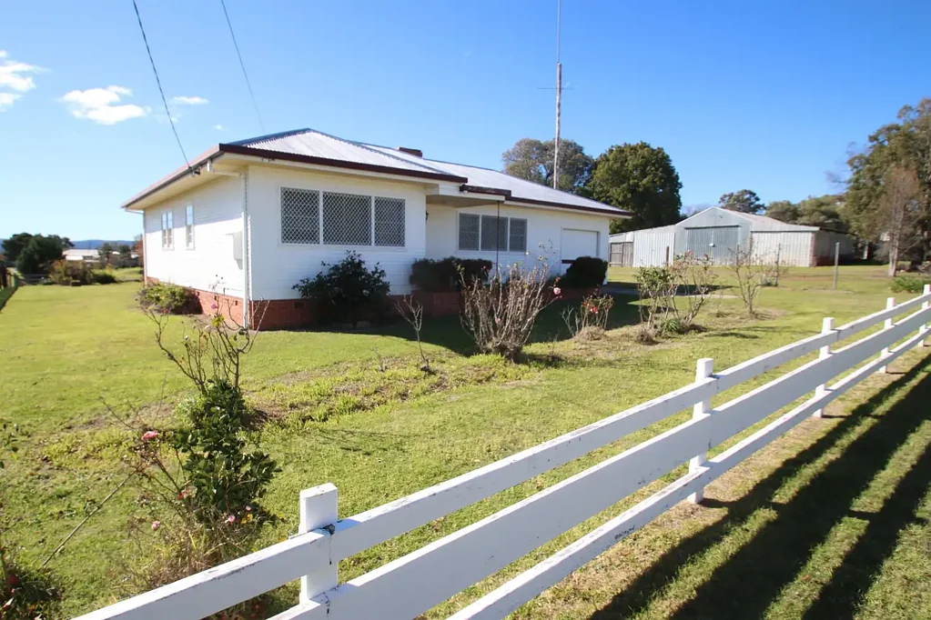 84 Martin Street, Tenterfield, NSW 2372