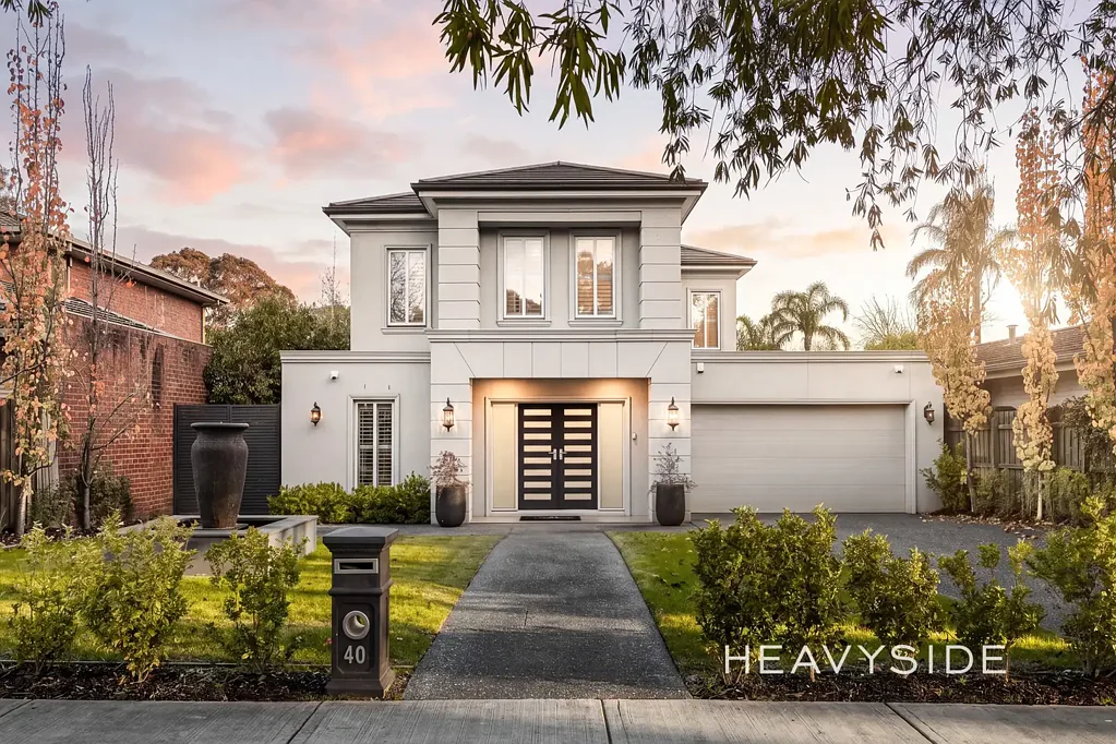 Blackburn 5Moenga Space, Elegance, and Family Brilliance in the Lake Precinct