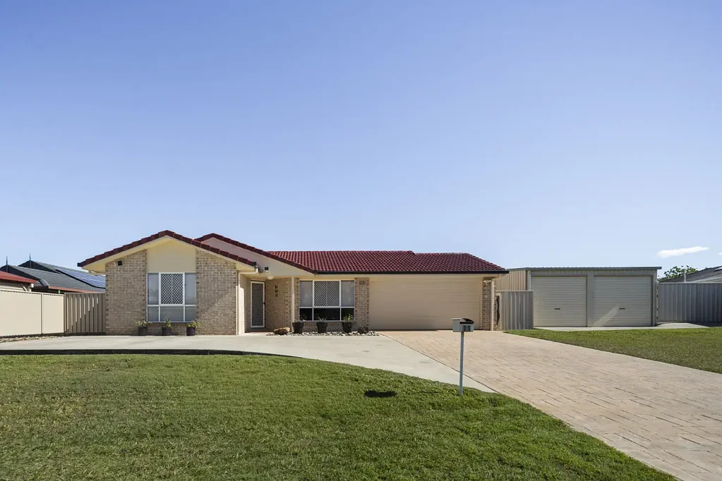 Burpengary 4Kwarto Family Entertainer on a Generous 1,132m2 Block with Pool, Shed & Multiple Living Areas