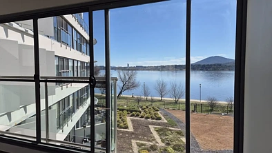 Kingston 2房  Uninterrupted Lake Burley Griffin Views - Light & Bright!