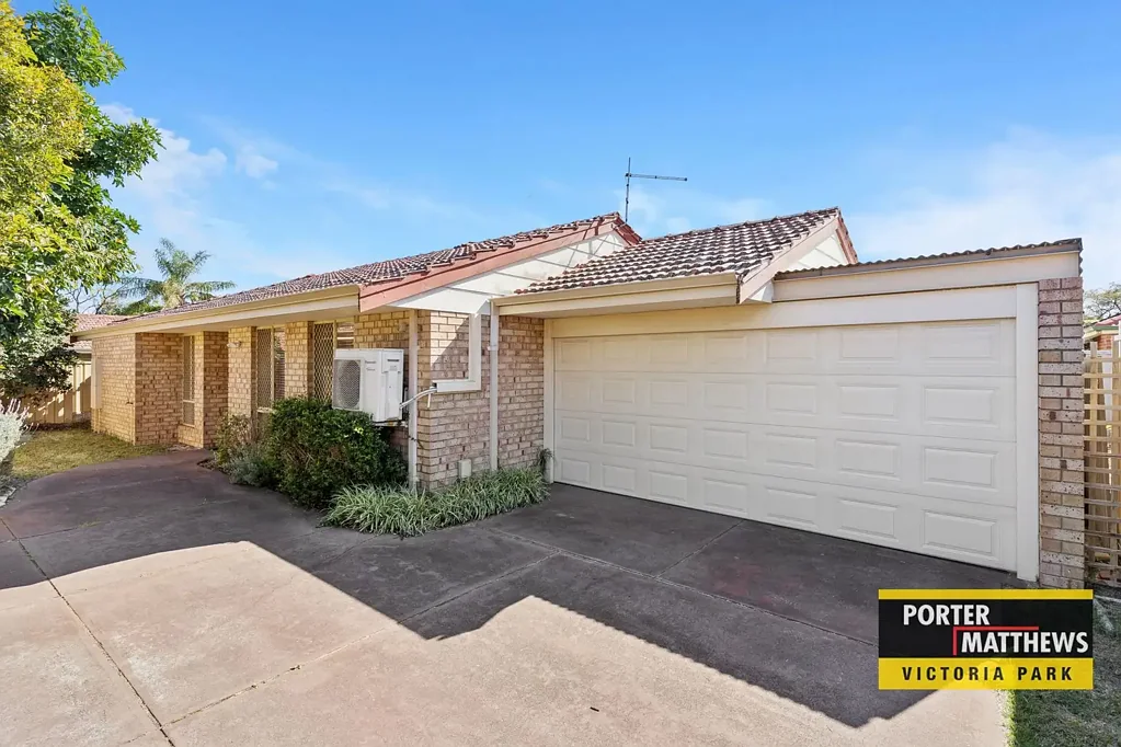 IMMACULATELY PRESENTED REAR VILLA