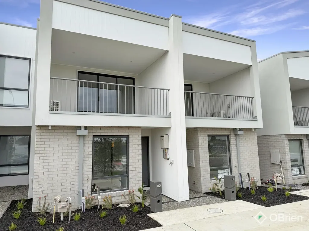 BRAND NEW IN FIVE FARMS WITH ACCESS TO CLUB FACILITIES!