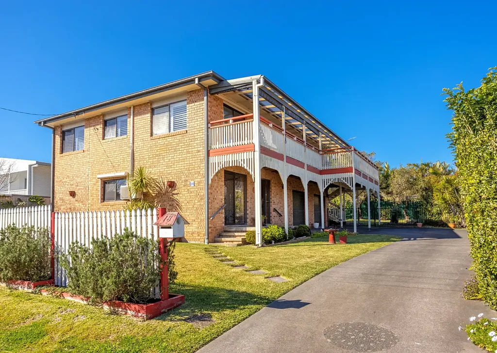 Old Bar 5 Slaapkamer DUAL LIVING IN A PRIME COASTAL LOCATION