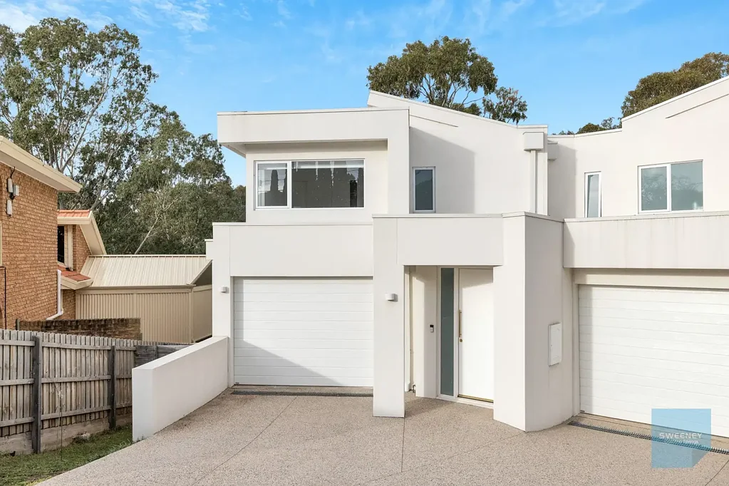 TRIPLE STORY THREE BEDROOM TOWNHOUSE