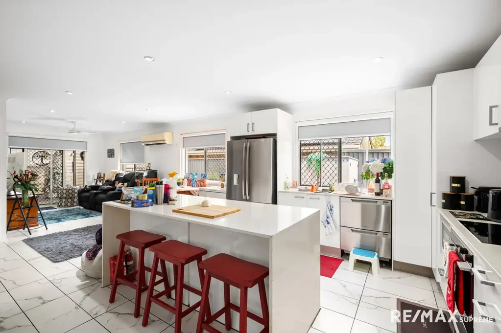 Acacia Ridge 3房 宽敞采光起居 现代厨房高端电器 明亮卧室主卧衣帽间 时尚浴室全翻新 安全低维护庭院 中心位置便利交通 Open inspection Saturday 11:00am --- Peaceful Cul-de-Sac Living with Modern Renovations