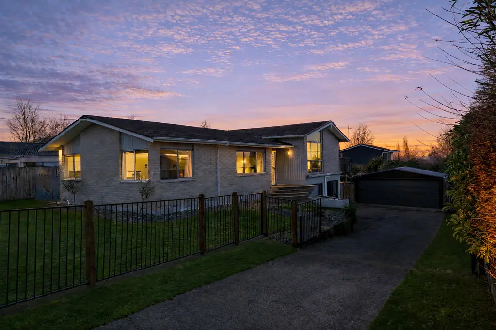 Westbrook 3 Bedroom Family Living with Space & Stunning Views