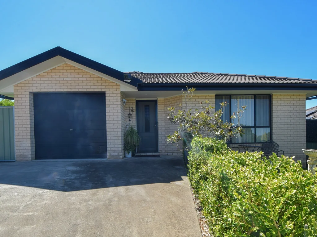 1-75 Blackett Avenue, Young, NSW 2594