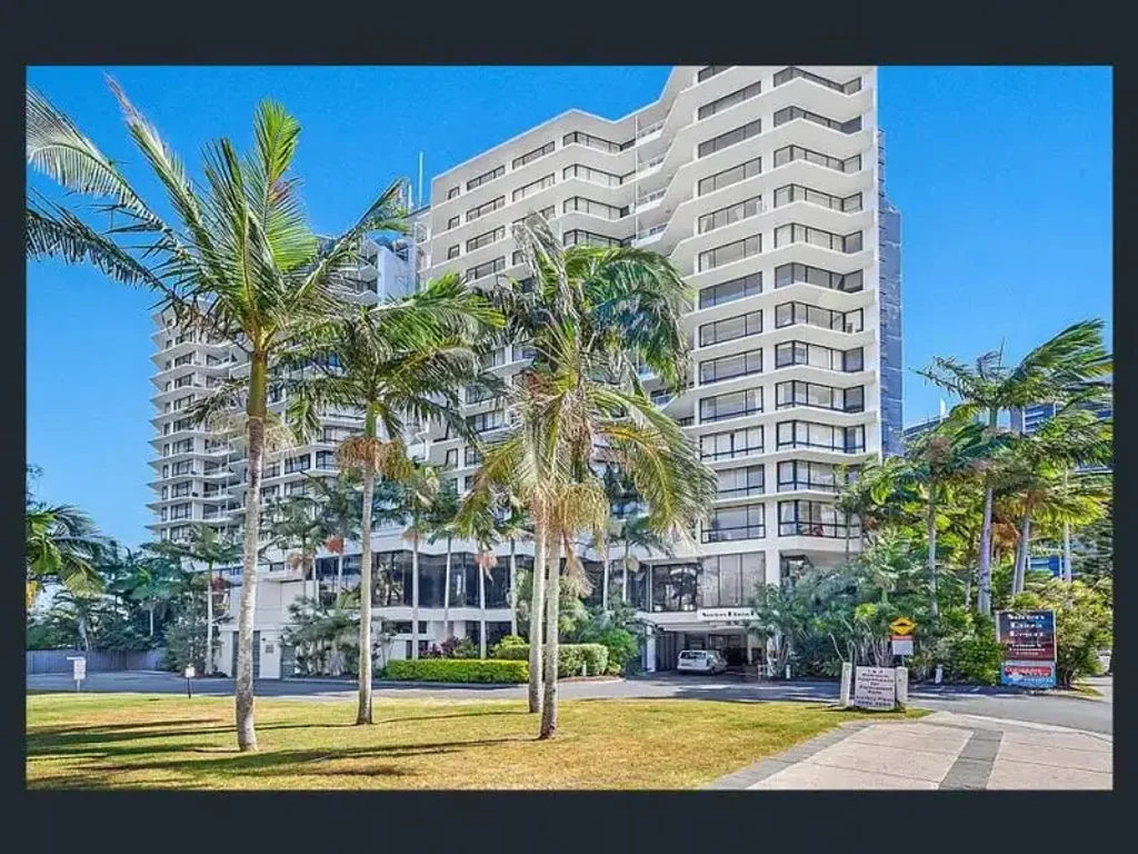 100 m2  3 bedroom  Central Surfers Paradise  unit