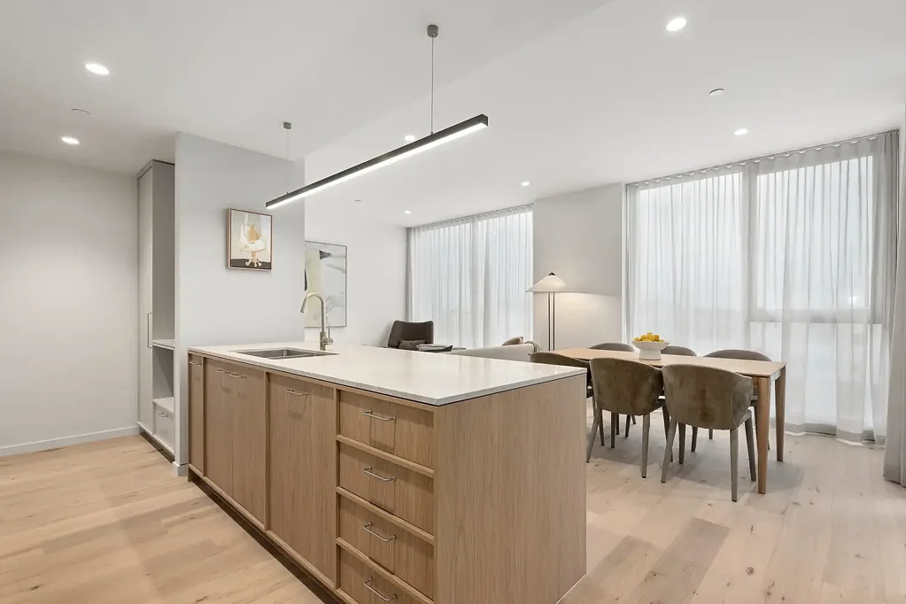 Hampton Hill - By Lowe Living
