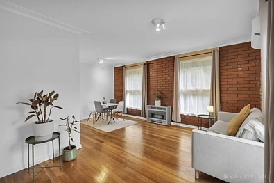 Mitcham 3Zimmer *Address Upon Request

A RARE VILLA WITH PARK-LIKE SURROUNDS IN LEAFY MITCHAM