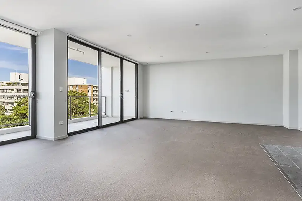 North 33 | Near New Spacious & Luxurious Three Bedroom Apartment