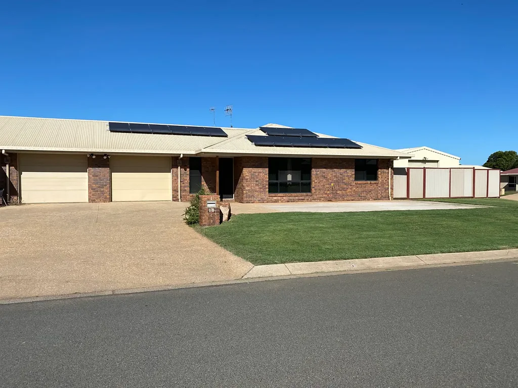 Moranbah 3 Bedroom Tidy duplex with shed & solar!