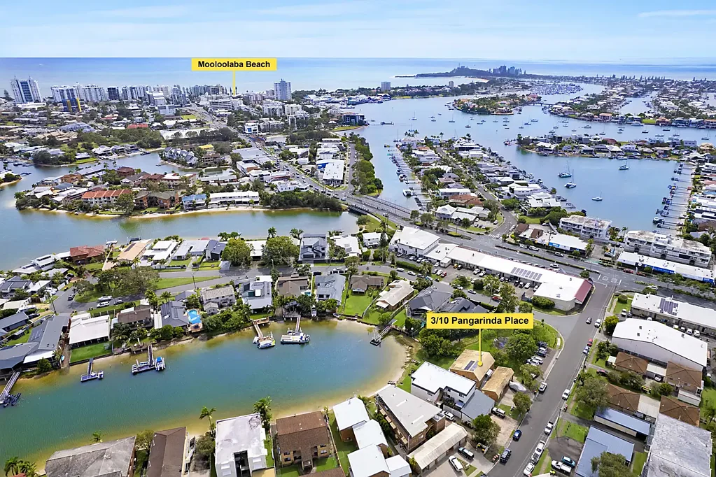 Mooloolaba 2ห้องนอน Exciting entry level apartment with large lawned area that runs down to a sandy beach! All 10 mins walk to the Beach