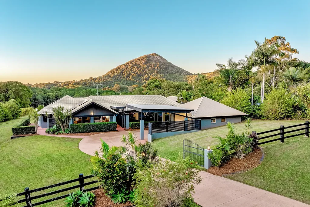 Eumundi 5 Bedroom BREATHTAKING MOUNTAIN VIEWS IN BLUE-CHIP EUMUNDI LOCATION