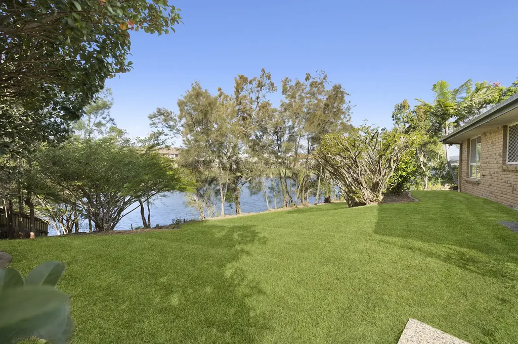 Varsity Lakes 3 Bedroom Single-Level Waterfront Living in a Coveted Varsity Lakes Location