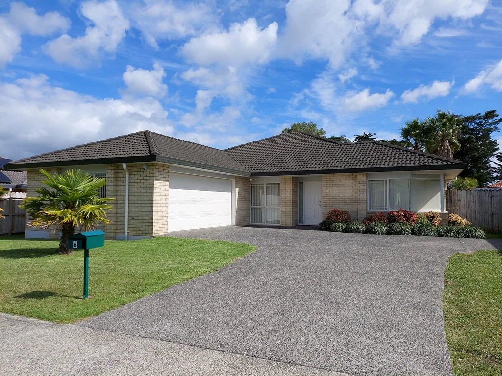Renovated four bedroom house with walking dist...