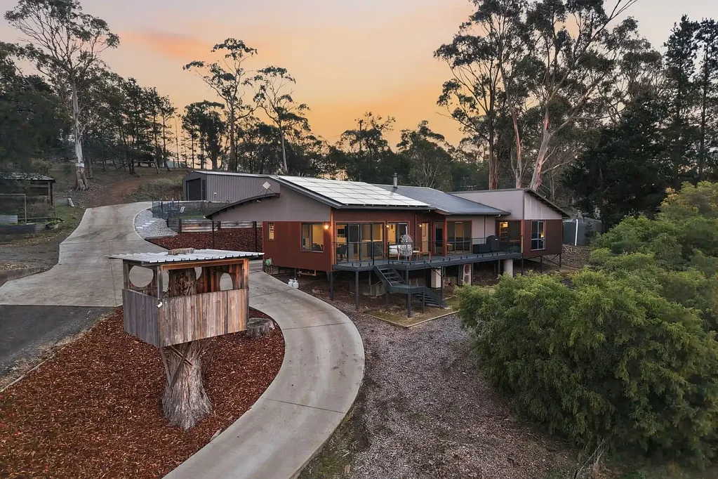 Richmond 4房  Contemporary Country Living at Its Finest