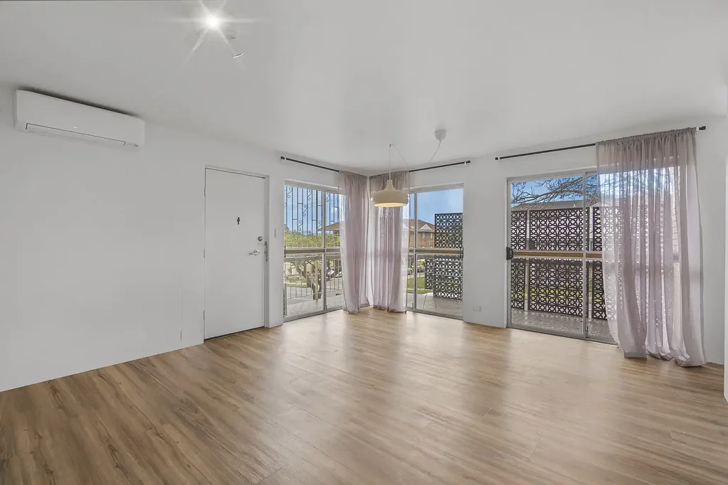 Renovated Beauty! Close to Schools and transport!