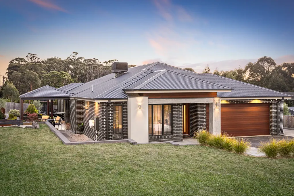 Warrenheip 4ਬੈੱਡਰੂਮ Stunning Home with Massive Shed and Outdoor Entertaining on 2144m2!