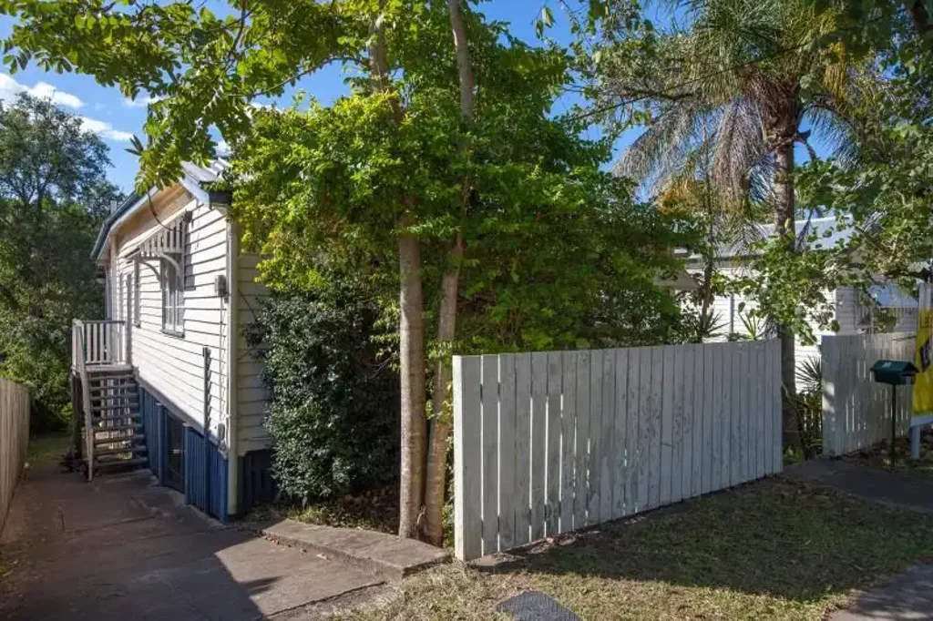 Ashgrove 3房 Ashgrove 黄金地段迷人昆士兰小屋 Charming Queensland Cottage in a Prime Ashgrove Location