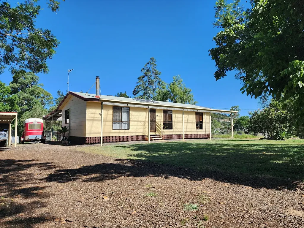 Withcott 3房  The Perfect Small Acreage Lifestyle & Horse Property in Withcott