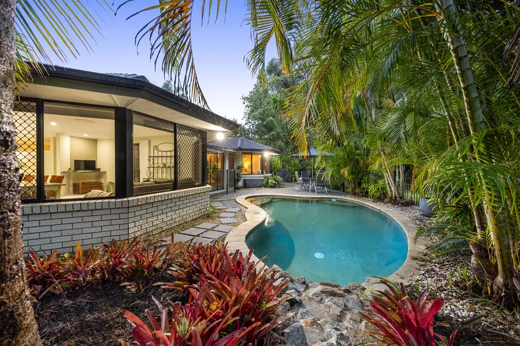Sippy Downs 5房  Lakeside Family Living on a Rare End Position in Sippy Downs!