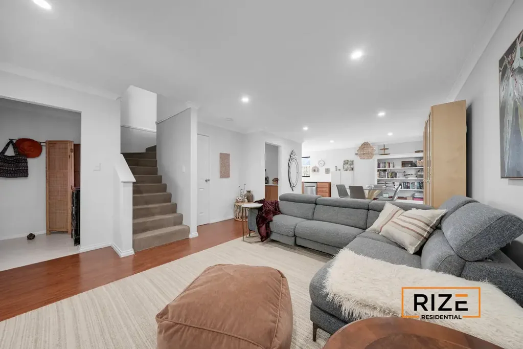 Hocking 4 Slaapkamer Two-Storey Stunner on 399sqm - Close to EVERYTHING Hocking has to offer!