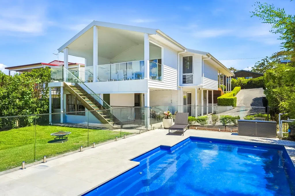 Bateau Bay 4房  Spacious Family Haven with Sweeping Views to the Ocean