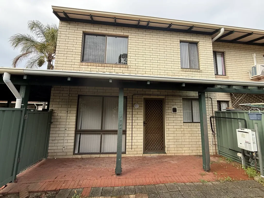 Low-Maintenance Townhouse in a Convenient Location