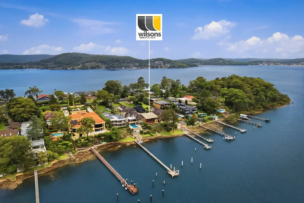 Point Frederick 3 Bedroom BLUE CHIP ABSOLUTE WATERFRONT PLOT - PRIME DEVELOPMENT OR FUTURE DREAM HOME