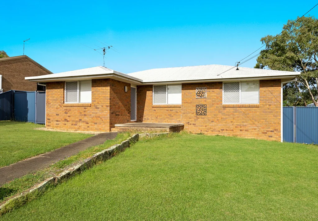 8 Furness Crescent, Warwick, QLD 4370