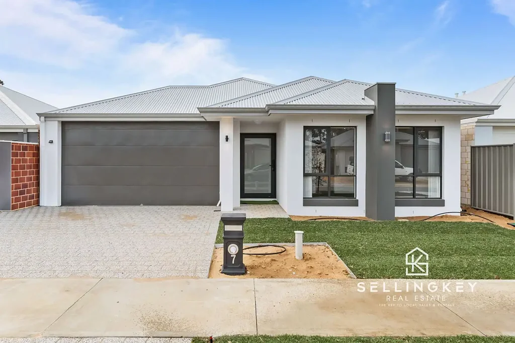 SellingKey Real Estate presents 7 Scarlet Road, Kwinana Town Centre!