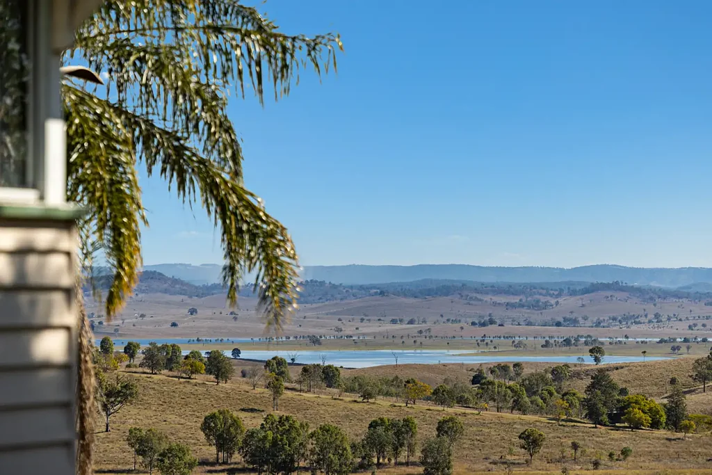 Bryden 'Red Sunset Ranch' - Where Rolling Hills Meet Endless Horizons