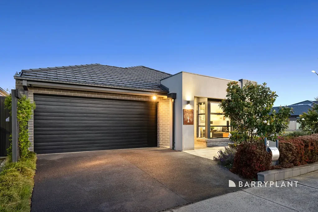 2 Bruin Street, Clyde North, VIC 3978