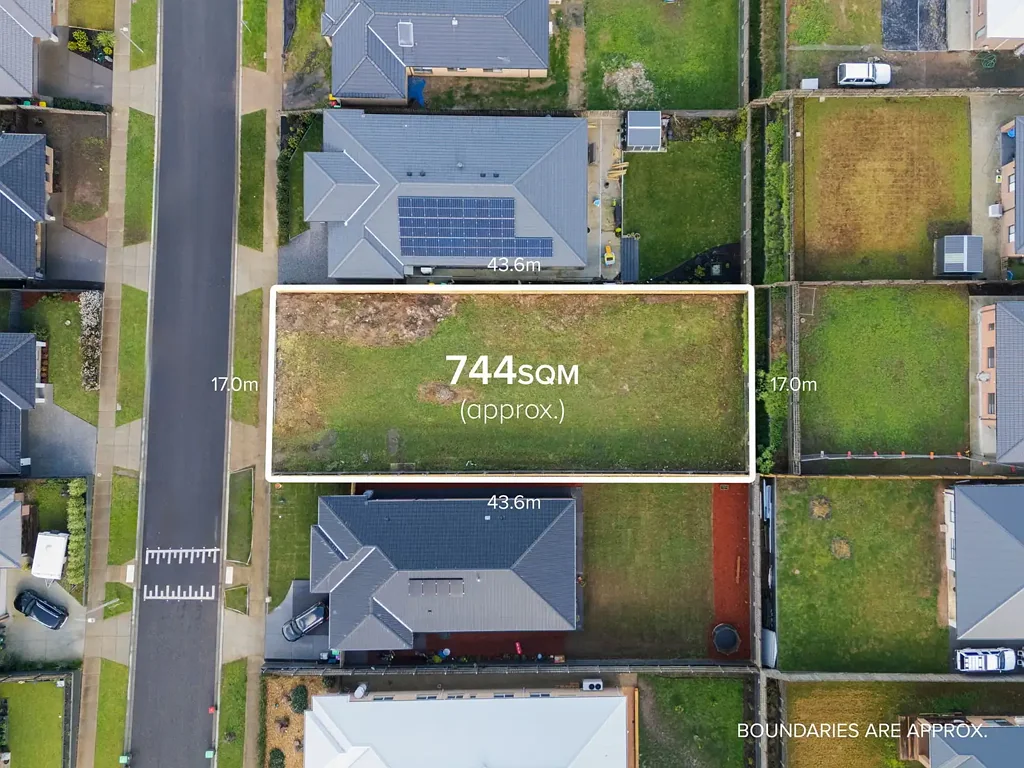 Drouin Prime 744m² Block with walk to everything location.