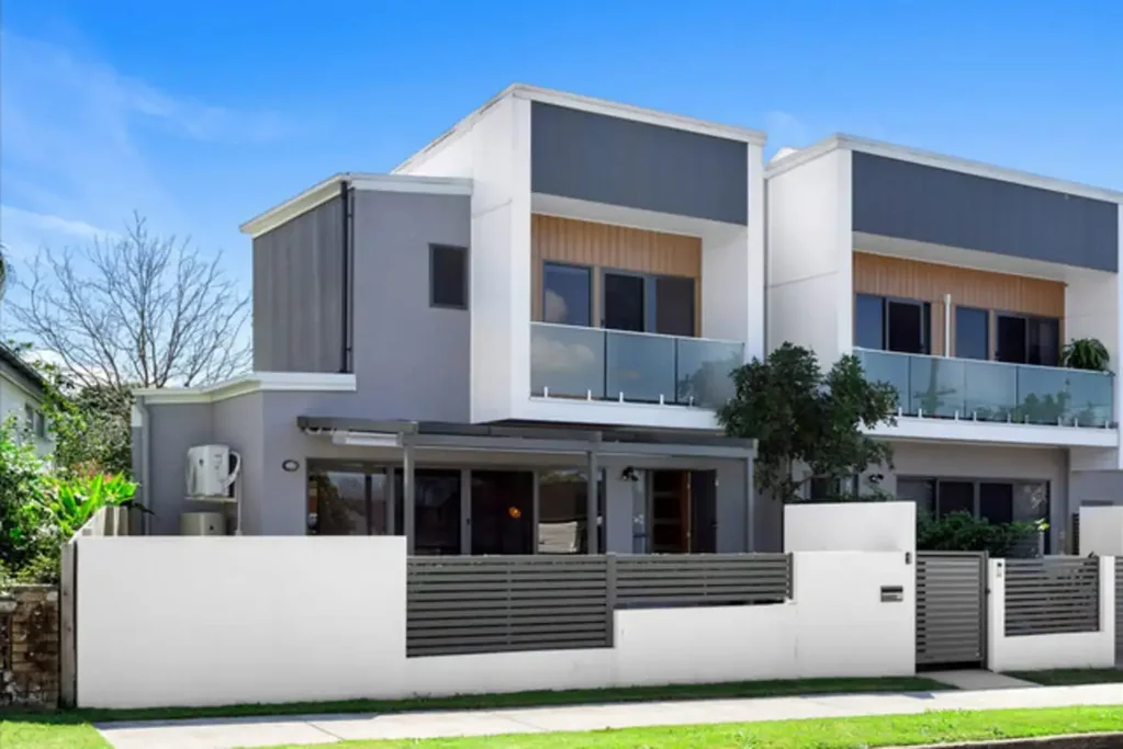 Nundah 3Zimmer Neighbourhood chatter: This light-soaked townhouse is spacious, peaceful, & perfectly positioned