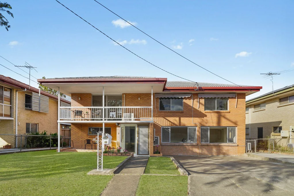 Upper Mount Gravatt 3침실 Versatile Highset Brick Home Great for Families, Investors & Home Businesses