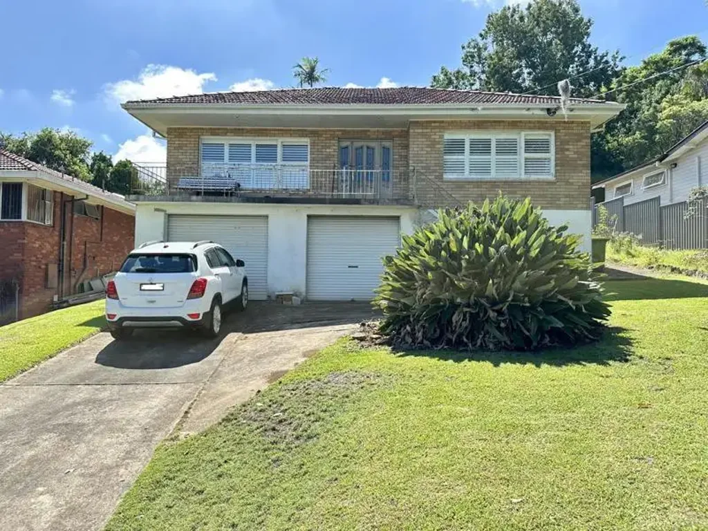 Renovated Family Home with Large Backyard in a Prime Carlingford Location