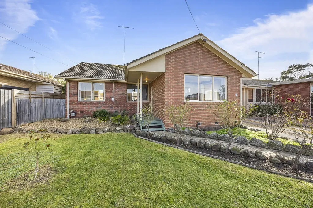THREE BEDROOM FAMILY HOME WITH LARGE SHED