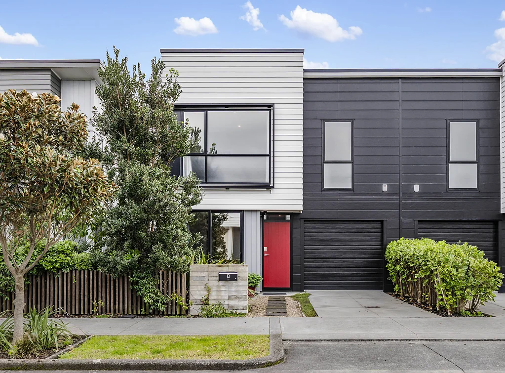 Hobsonville 3Moenga One to love – Spacious duplex, tandem garage