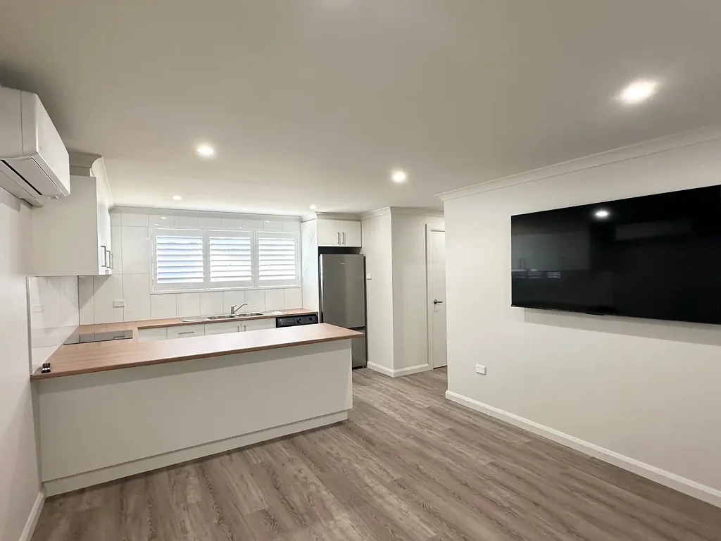 1 BEDROOM FULLY RENOVATED UNIT