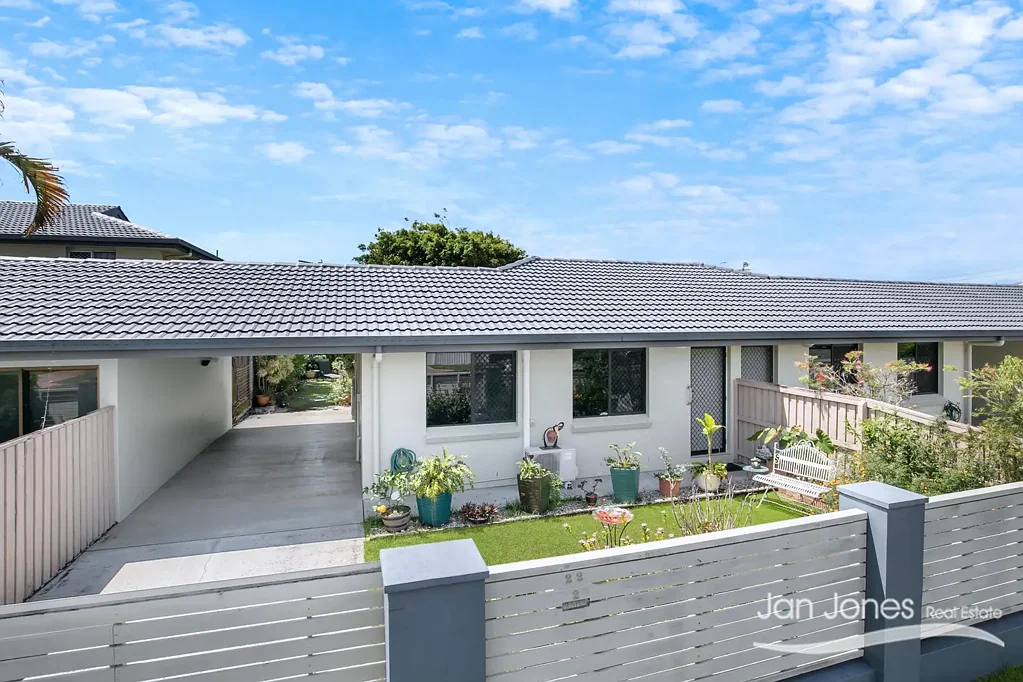 Clontarf 2Kwarto SMALL COMPLEX IN HANDY LOCATION