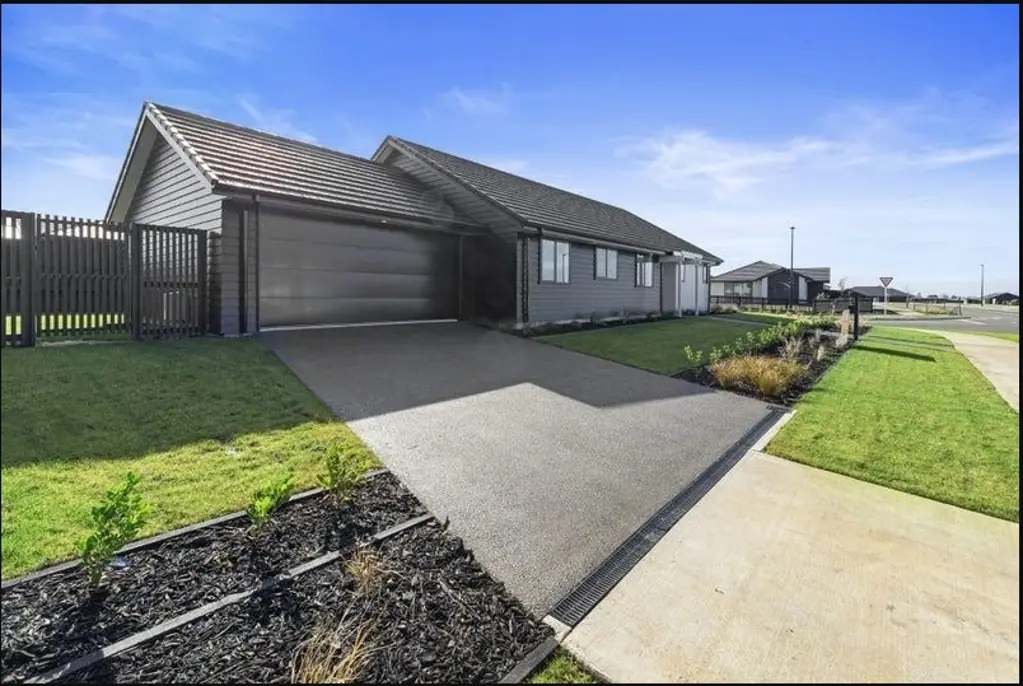 Near New Spacious 4-Bedroom Apartment Available for Lease in